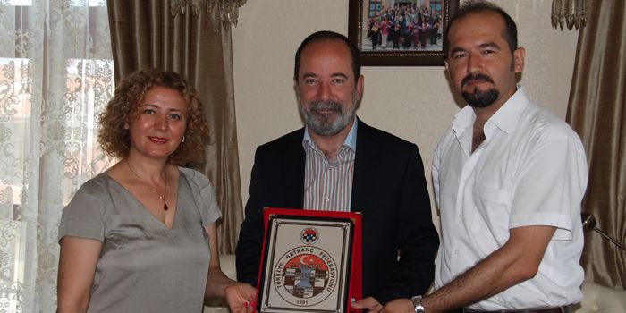 Satranç Federasyonu’ndan Başkan Gürkan’a plaket